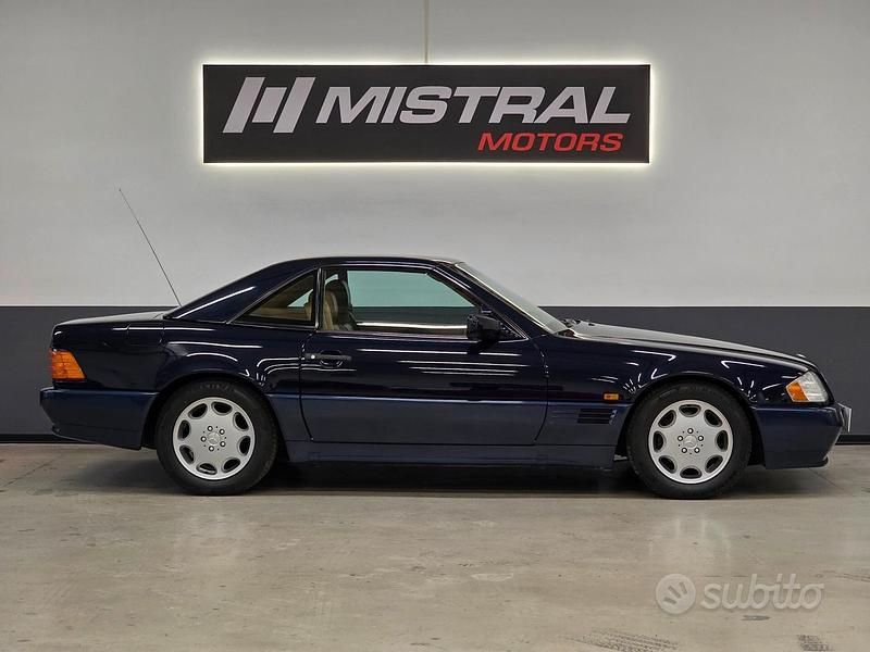 Usata Mercedes SL300 245 CV (180 kW) 1989 Blu Cabrio