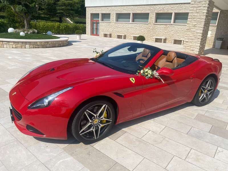 Rosso Usata 2016 Ferrari California Cabrio | 142.000 € (Buon prezzo) - Immagine 1/4