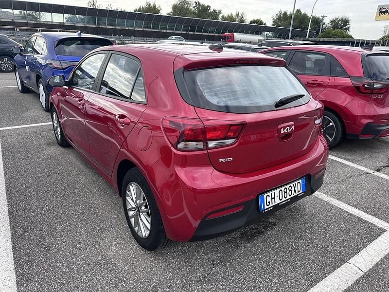Usata Kia Rio 99 CV (72 kW) 2022 Rosso Utilitaria