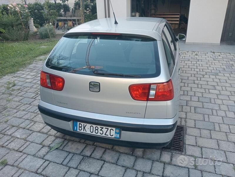 Usata Seat Ibiza 75 CV (55 kW) 2000 Grigio Utilitaria