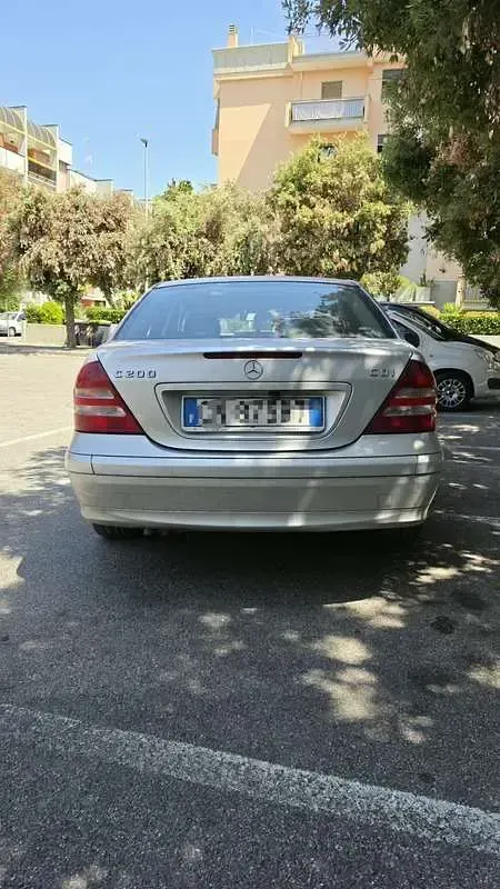 Usata Mercedes C200 Classic 150 CV (110 kW) 2004 Argento Berlina