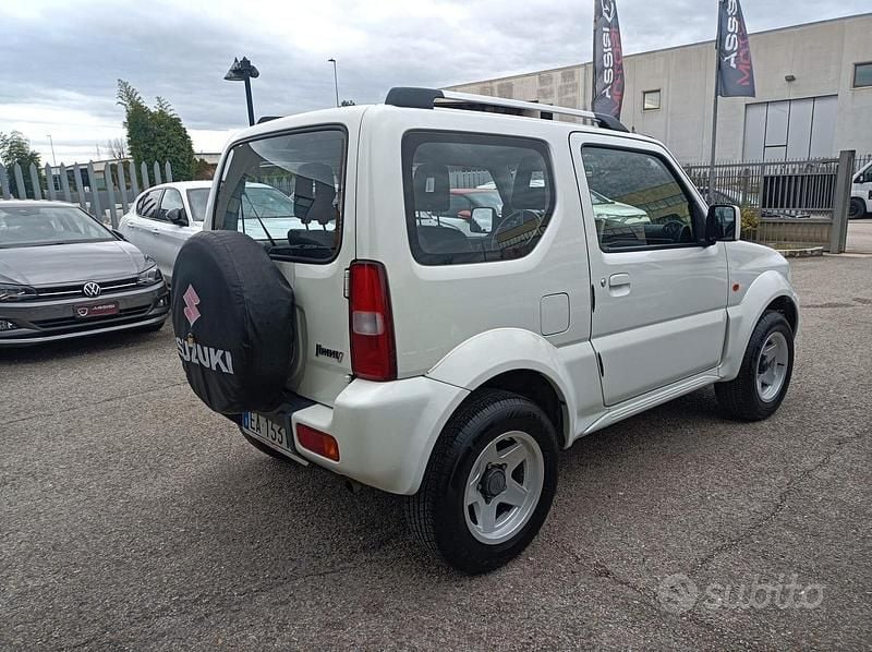 Usata Suzuki Jimny 85 CV (62 kW) 2010 Bianco SUV