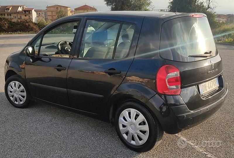 Usata Renault Modus 75 CV (55 kW) 2009 Nero Monovolume