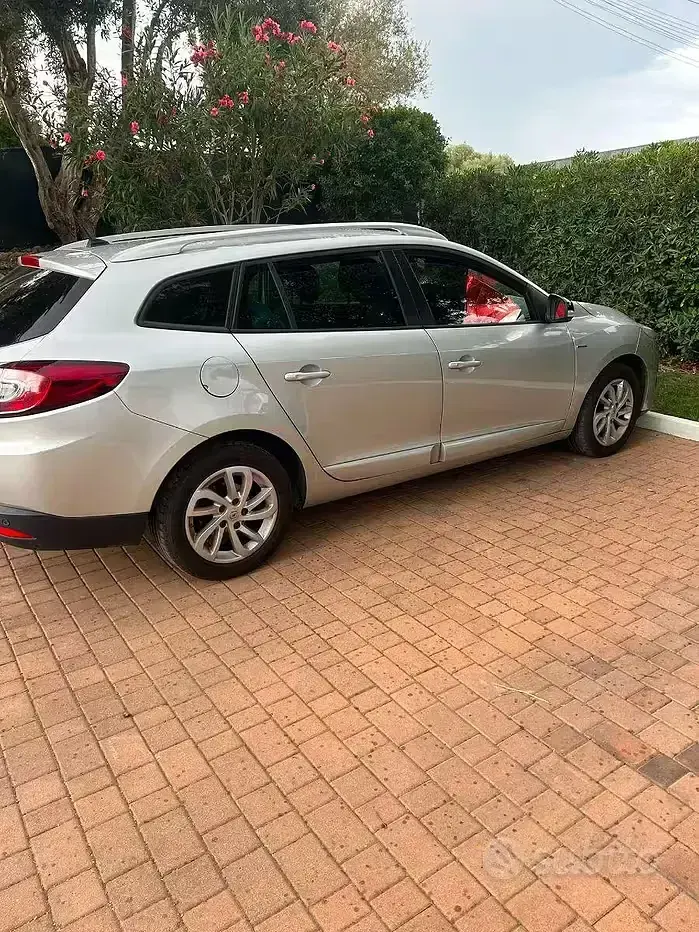Usata Renault Mégane GrandTour LIMITED 110 CV (80 kW) 2016 Grigio Station wagon
