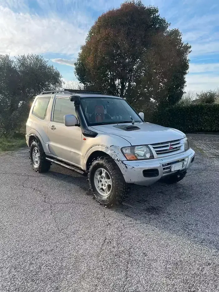 Usata Mitsubishi Pajero 165 CV (121 kW) 2000 Grigio SUV
