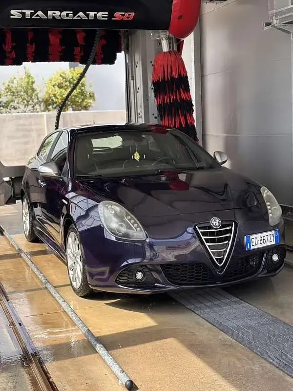 Usata Alfa Romeo Giulietta 140 CV (102 kW) 2011 Blu Utilitaria