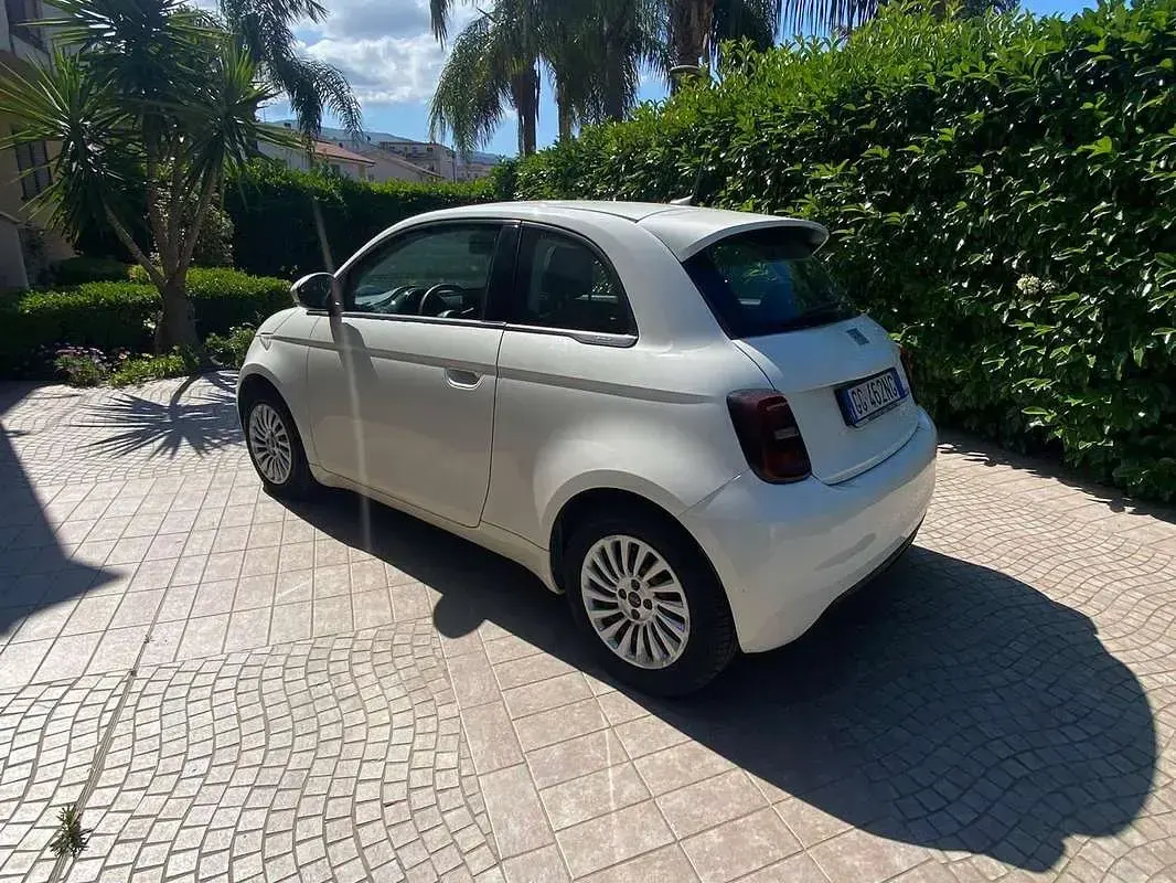 Second-hand Fiat 500e 42 kW (58 CP) 2021 Alb Hatchback