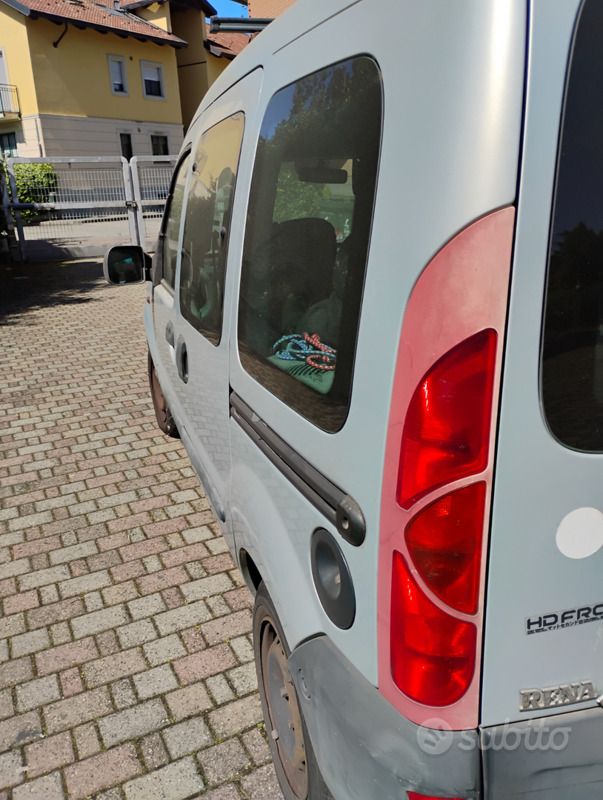 Usata Renault Kangoo 75 CV (55 kW) 2001 Grigio Monovolume