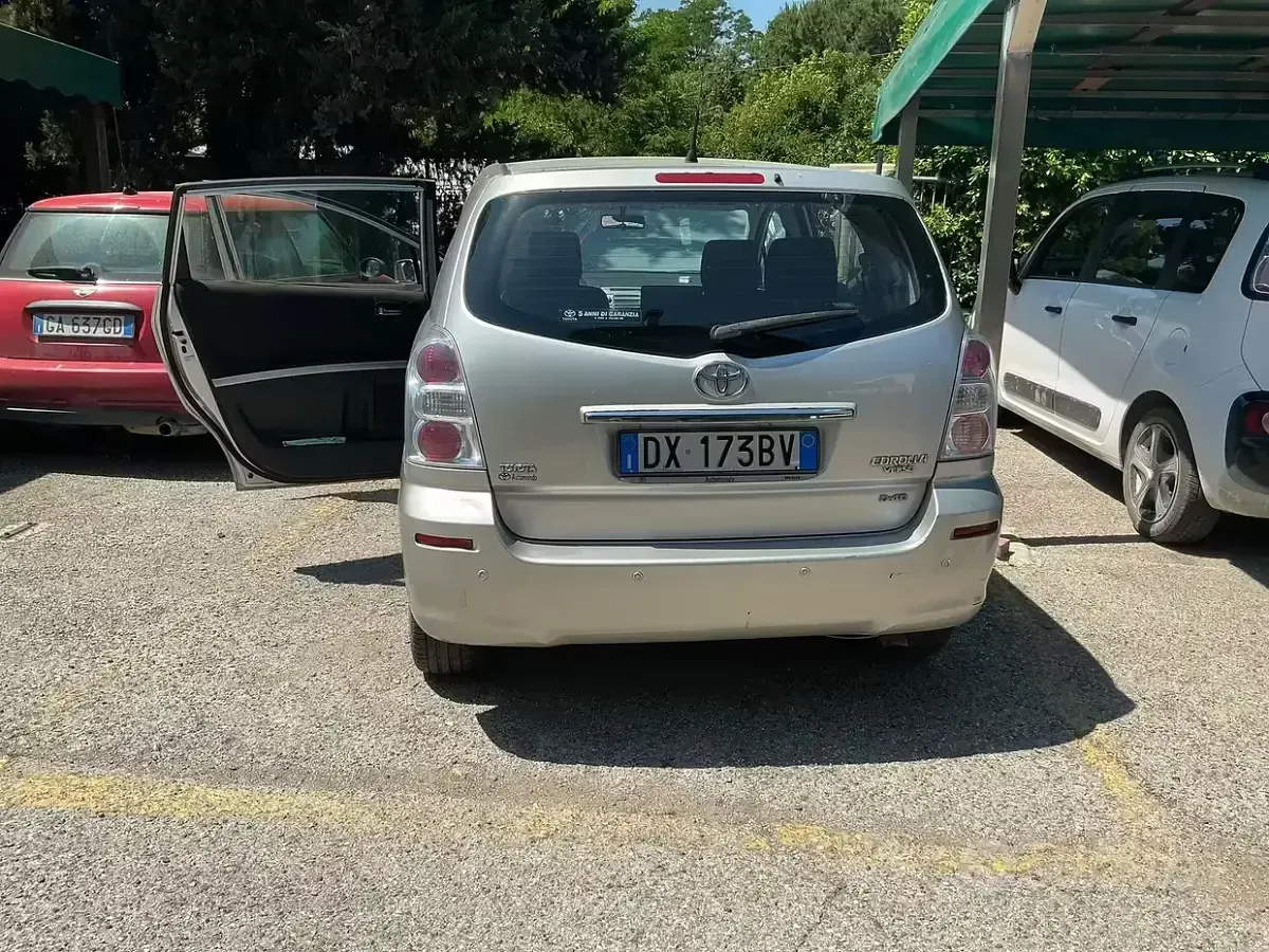 Usata Toyota Corolla Verso 136 CV (100 kW) 2009 Grigio Monovolume
