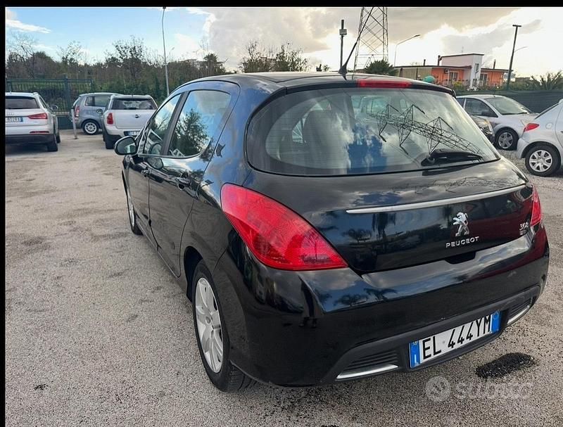 Usata Peugeot 308 Active 111 CV (81 kW) 2012 Nero Berlina