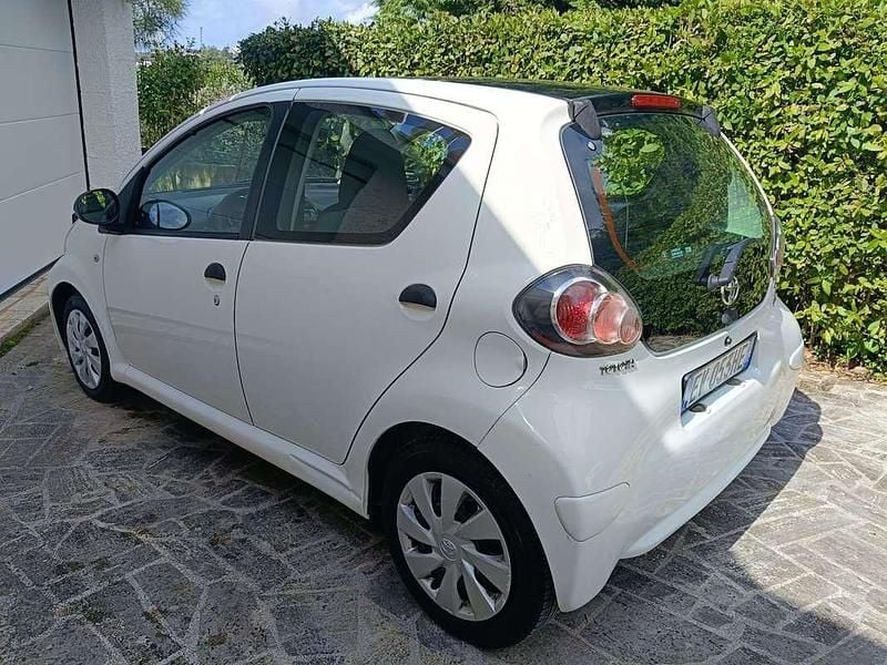 Usata Toyota Aygo Connect Style 68 CV (50 kW) 2014 Utilitaria