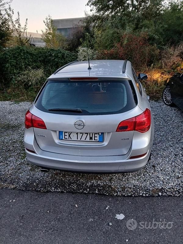 Usata Opel Astra 2012 Grigio Berlina