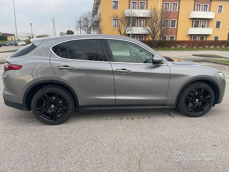 Usata Alfa Romeo Stelvio 280 CV (205 kW) 2017 Grigio SUV
