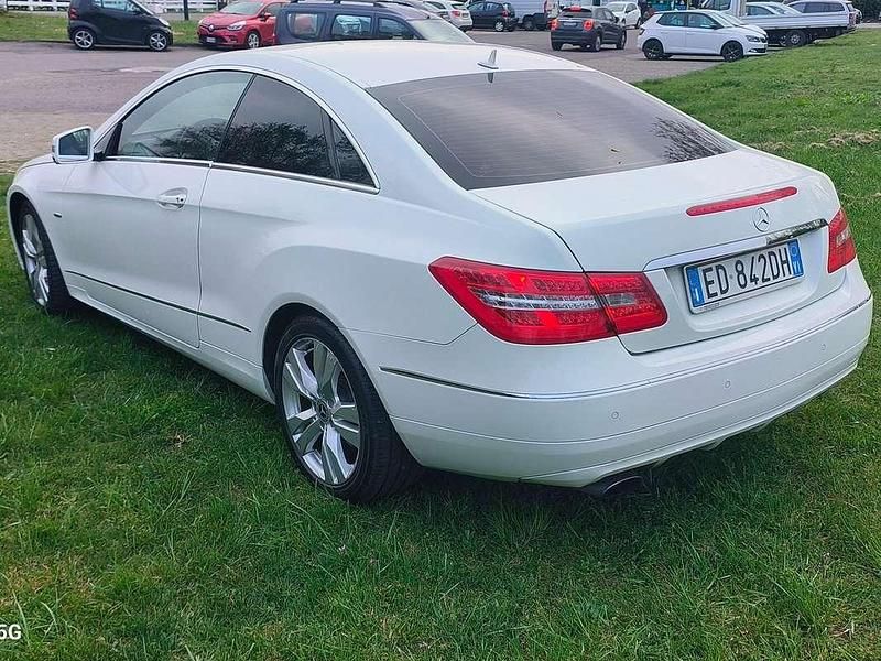Usata Mercedes E220 Avantgarde 170 CV (125 kW) 2010 Bianco Coupé