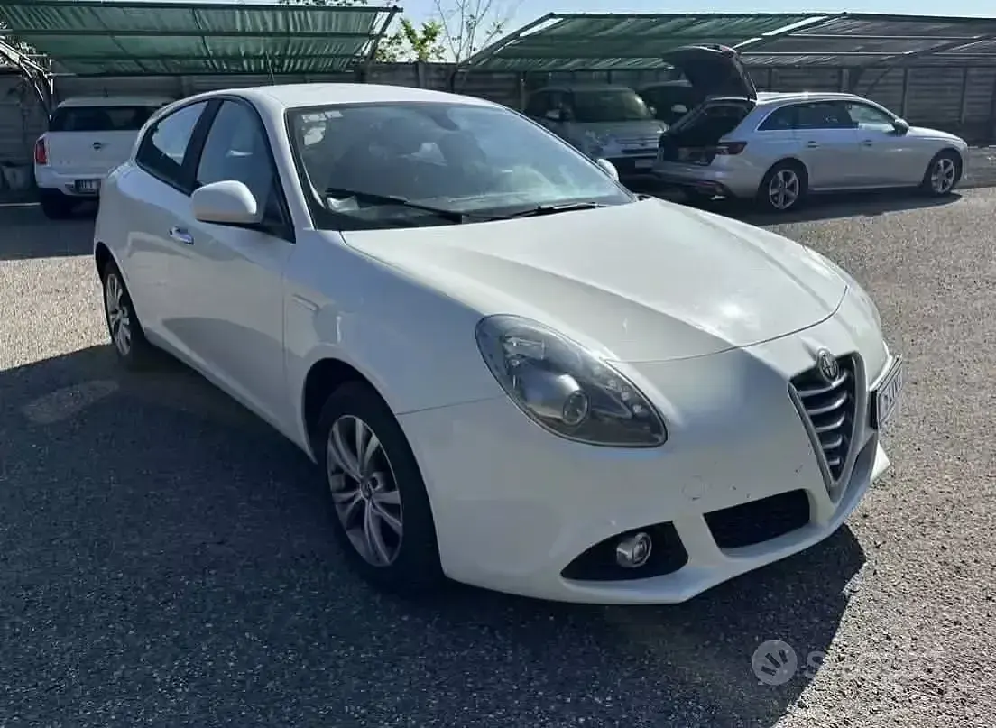 Begagnad Alfa Romeo Giulietta 120 HK (88 kW) 2015 Vit Halvkombi