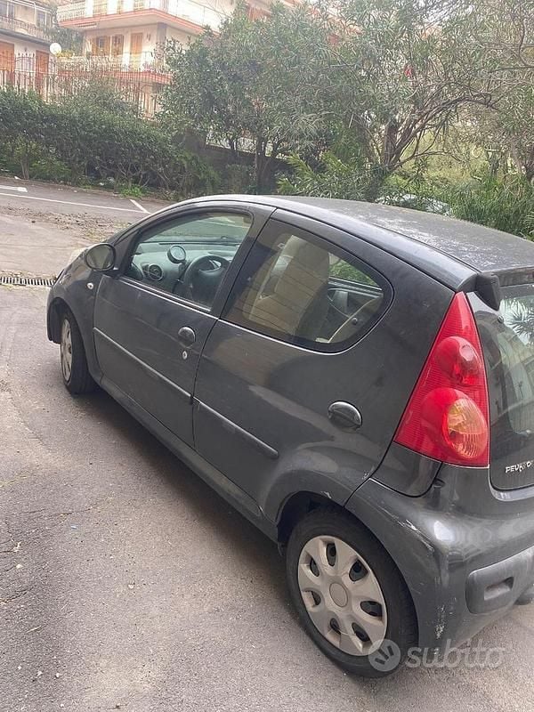 Usata Peugeot 107 68 CV (50 kW) 2008 Grigio Utilitaria