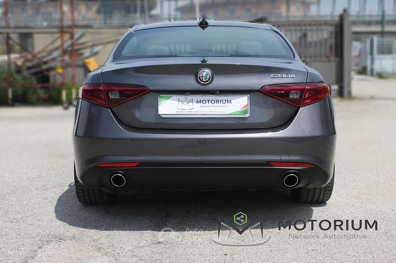 Usata Alfa Romeo Giulia 190 CV (139 kW) 2020 Gray Berlina