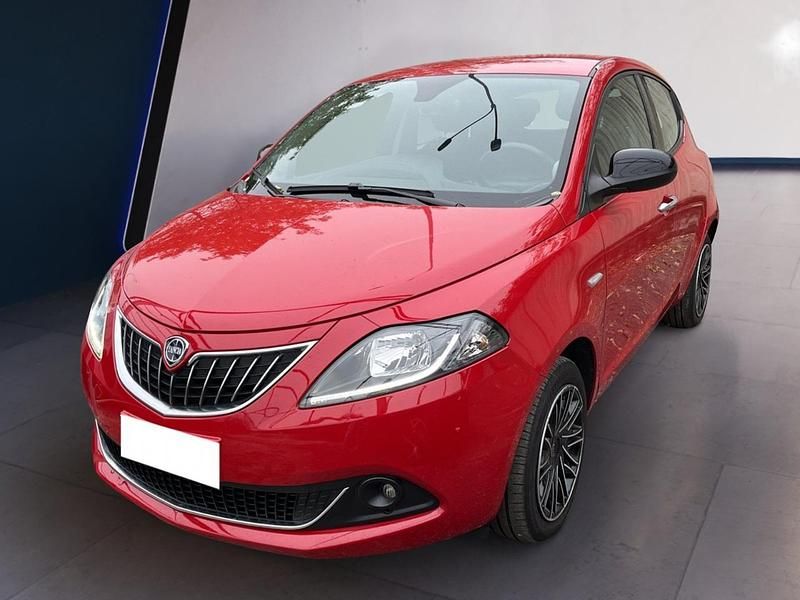 Usata Lancia Ypsilon Gold 70 CV (51 kW) 2022 Rosso Utilitaria