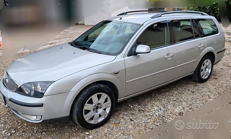 Begagnad Ford Mondeo 2004 Grå Kombi