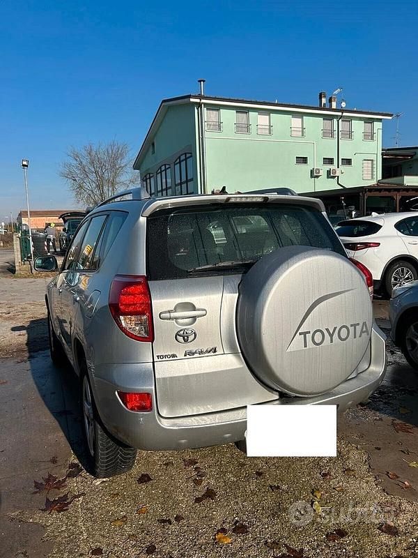 Usata Toyota RAV4 Luxury 136 CV (100 kW) 2008 Grigio Station wagon