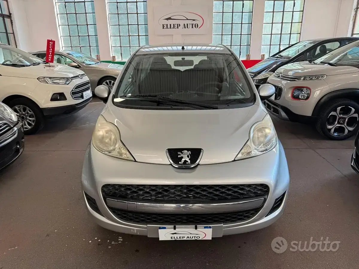 Usata Peugeot 107 68 CV (50 kW) 2010 Grigio Utilitaria
