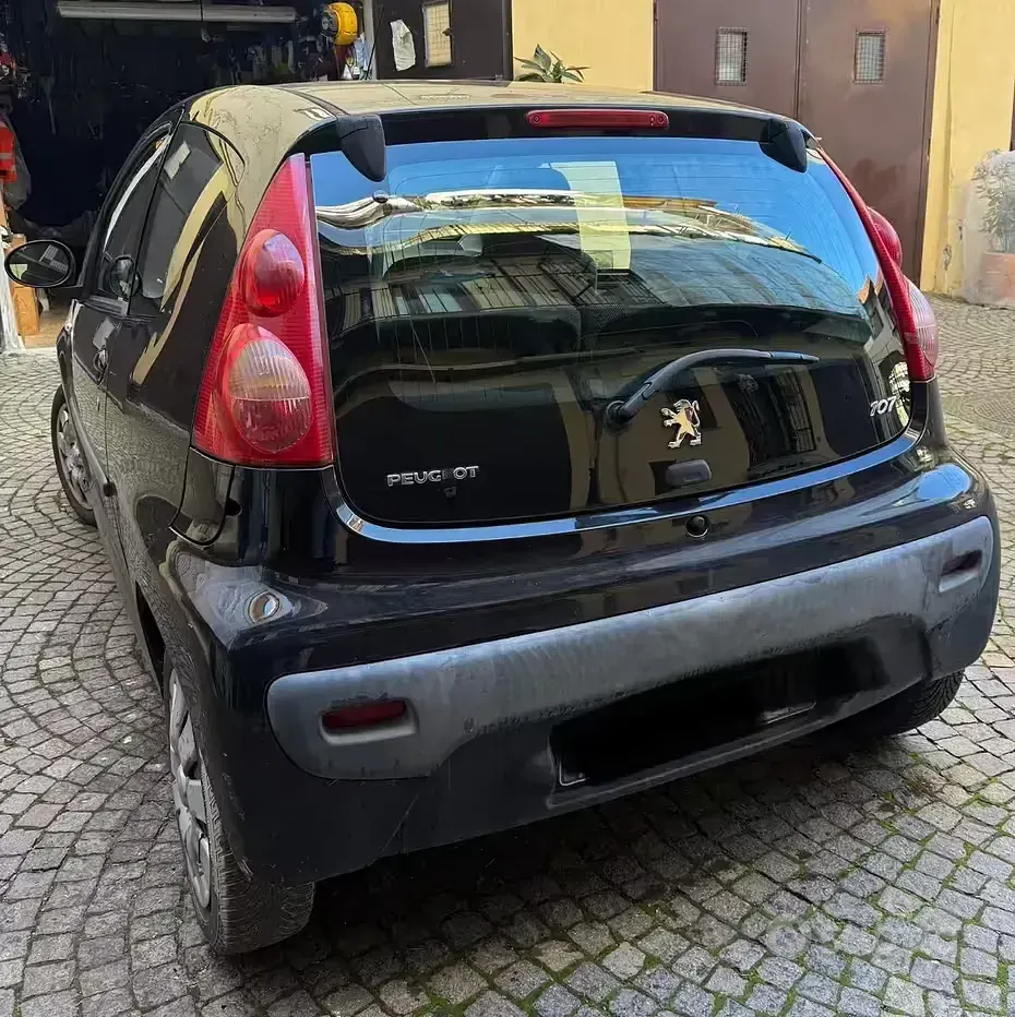 Usata Peugeot 107 68 CV (50 kW) 2007 Nero Utilitaria