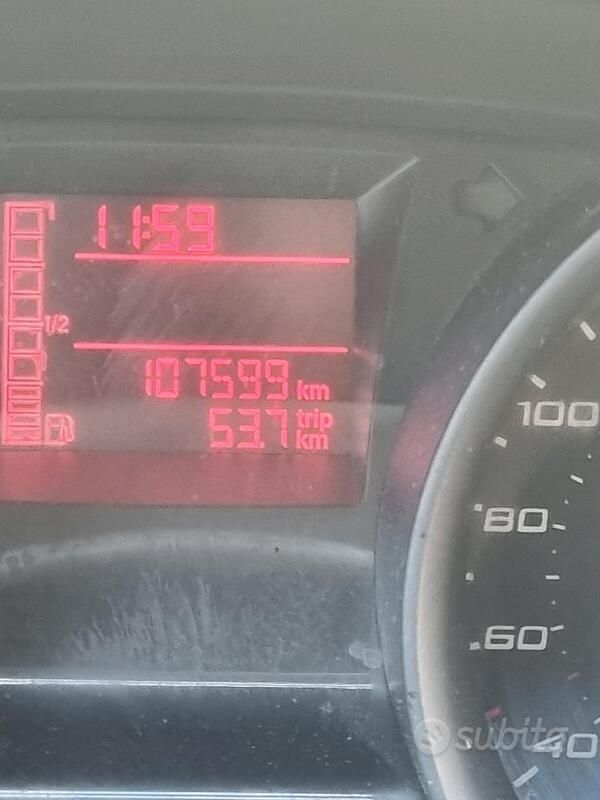 Bianco Usata 2011 Seat Ibiza Style Due volumi | 5000 € (Buon prezzo) - Immagine 1/4