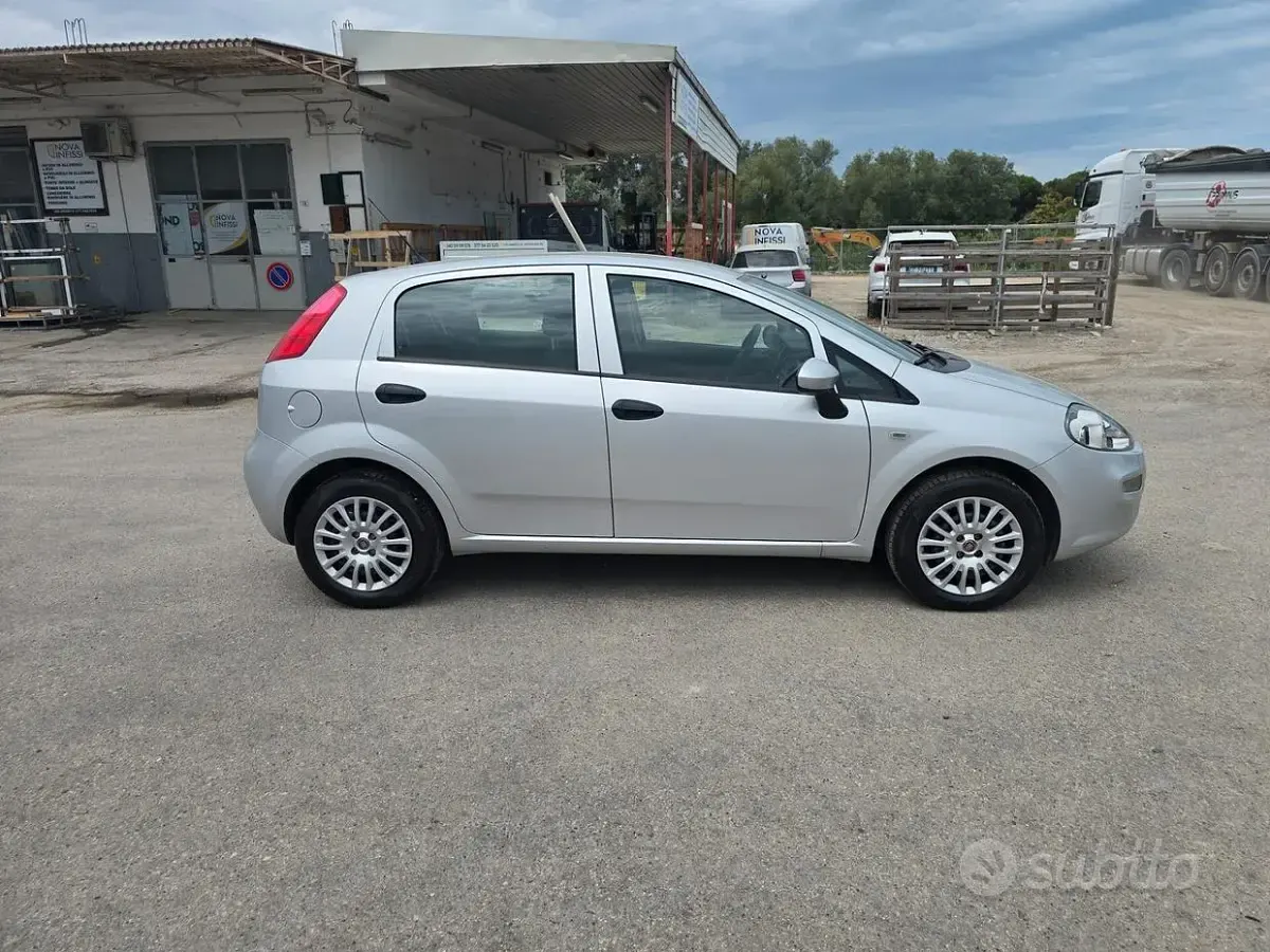Usata Fiat Punto Street 69 CV (50 kW) 2017 Grigio Utilitaria