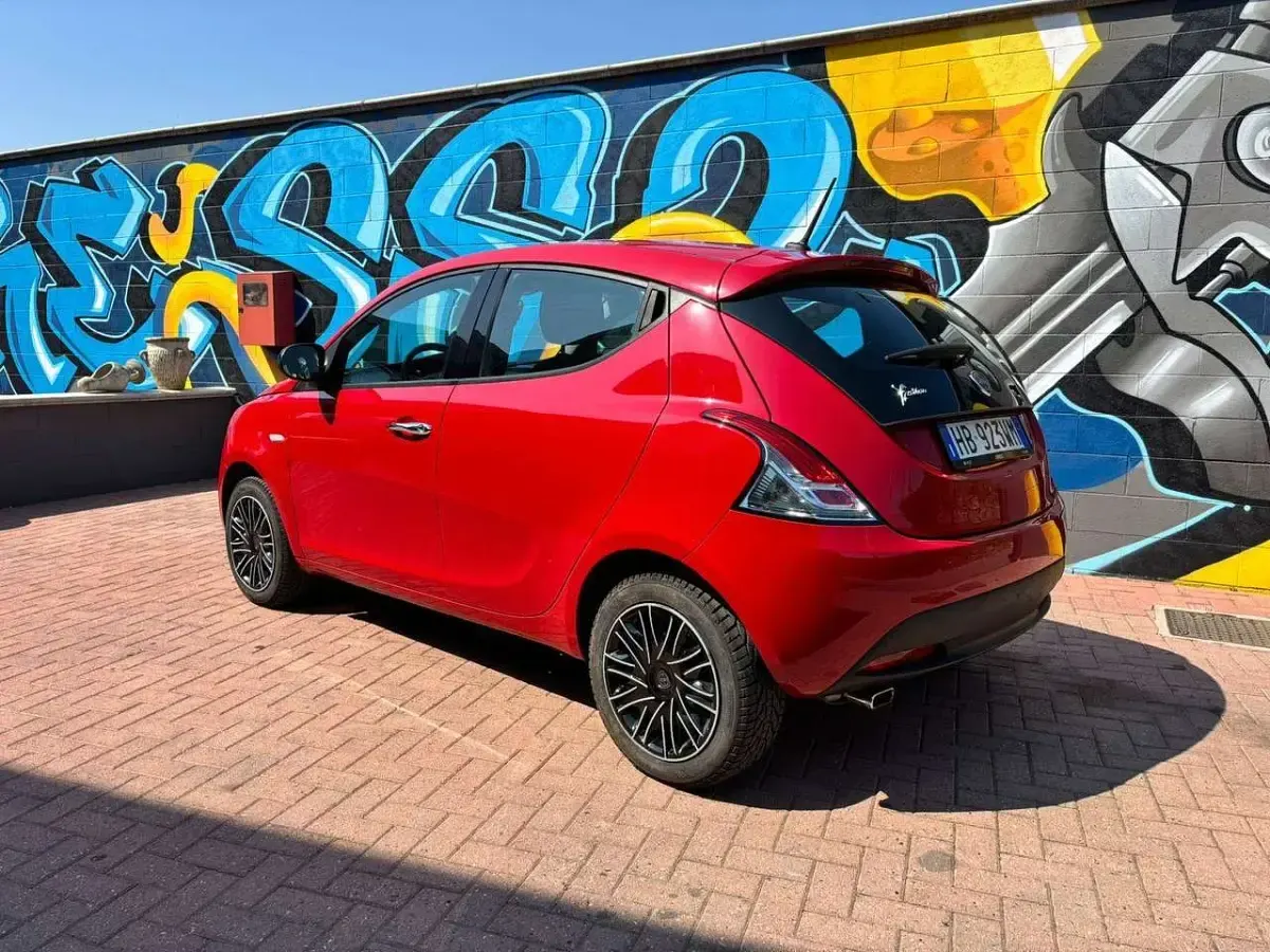 Usata Lancia Ypsilon 69 CV (50 kW) 2018 Rosso Utilitaria