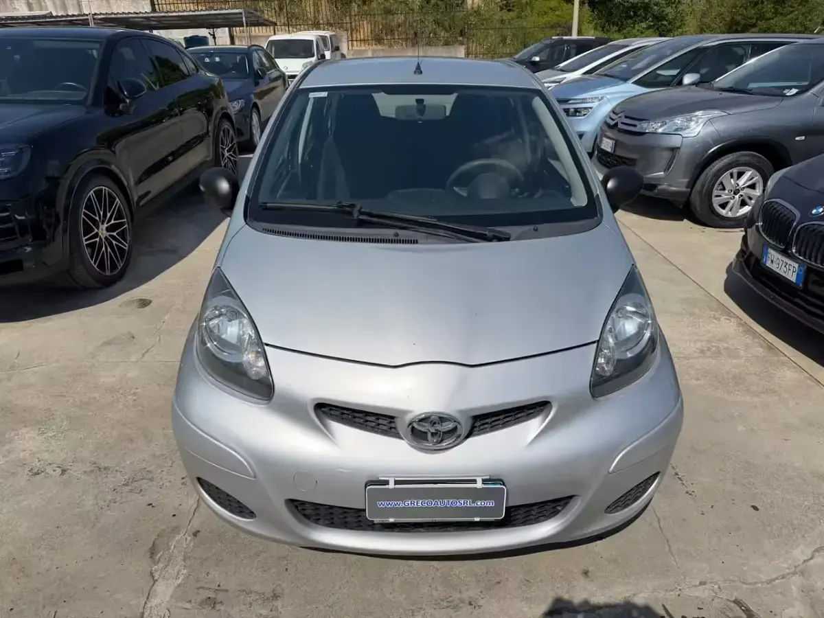 Usata Toyota Aygo 68 CV (50 kW) 2010 Argento Utilitaria
