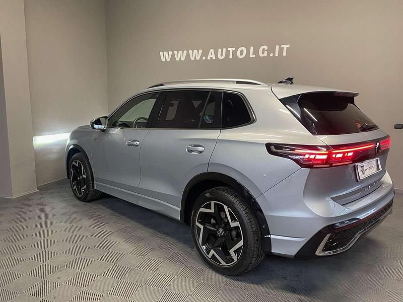 Usata VW Tiguan R-line 150 CV (110 kW) 2024 Argento SUV