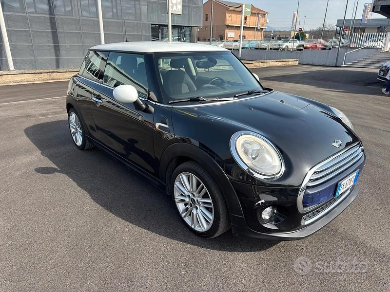 Usata Mini Cooper D 115 CV (84 kW) 2017 Viola Utilitaria