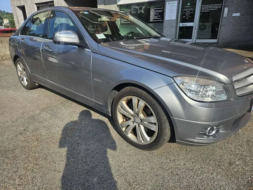 Usata Mercedes C220 Avantgarde 170 CV (125 kW) 2009 Grigio Berlina