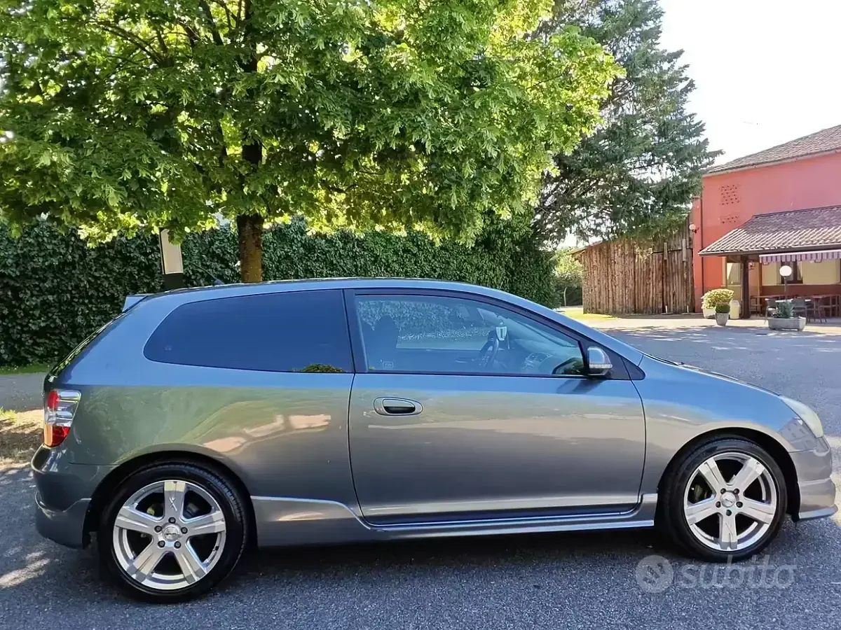 Usata Honda Civic 100 CV (73 kW) 2005 Grigio Berlina