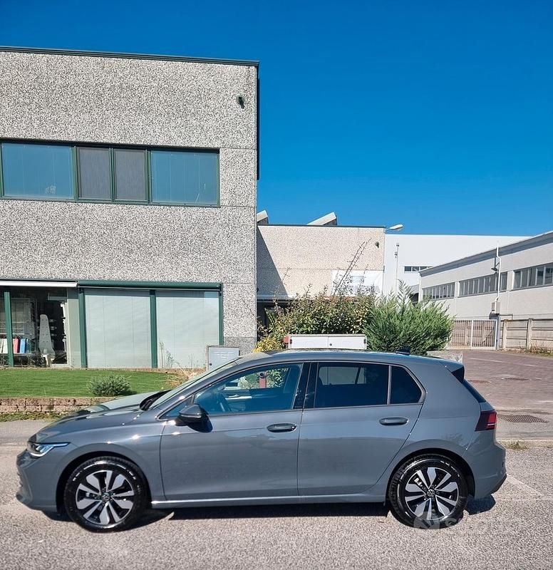 Usata VW Golf VIII 2025 Grigio Berlina