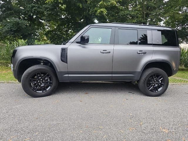Grigio Usata 2021 Land Rover Defender SE Dynamic SUV | 56.800 € (Molto cara) - Immagine 1/4
