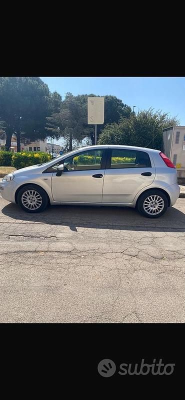 Usata Fiat Punto 85 CV (62 kW) 2015 Grigio Utilitaria