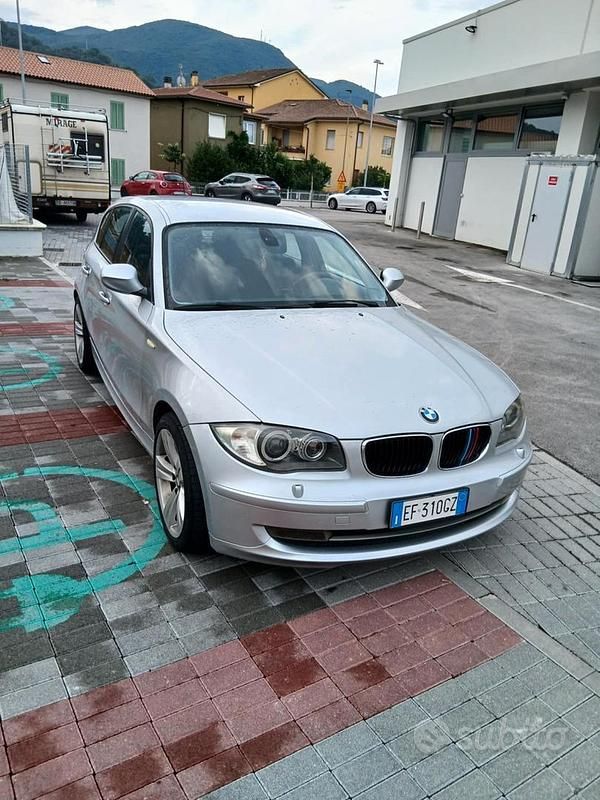 Grigio Usata 2010 BMW 118 Due volumi | 5000 € (Buon prezzo) - Immagine 1/1
