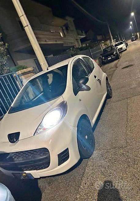 Usata Peugeot 107 68 CV (50 kW) 2010 Bianco Utilitaria