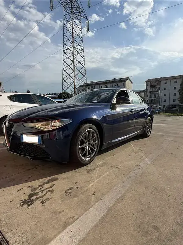Usata Alfa Romeo Giulia Executive 160 CV (117 kW) 2019 Blu/azzurro Berlina