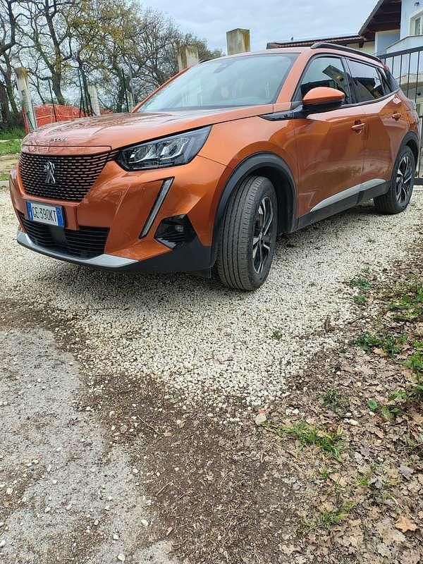 Käytetty Peugeot 2008 Allure 100 kW (136 HP) 2021 Katumaasturi