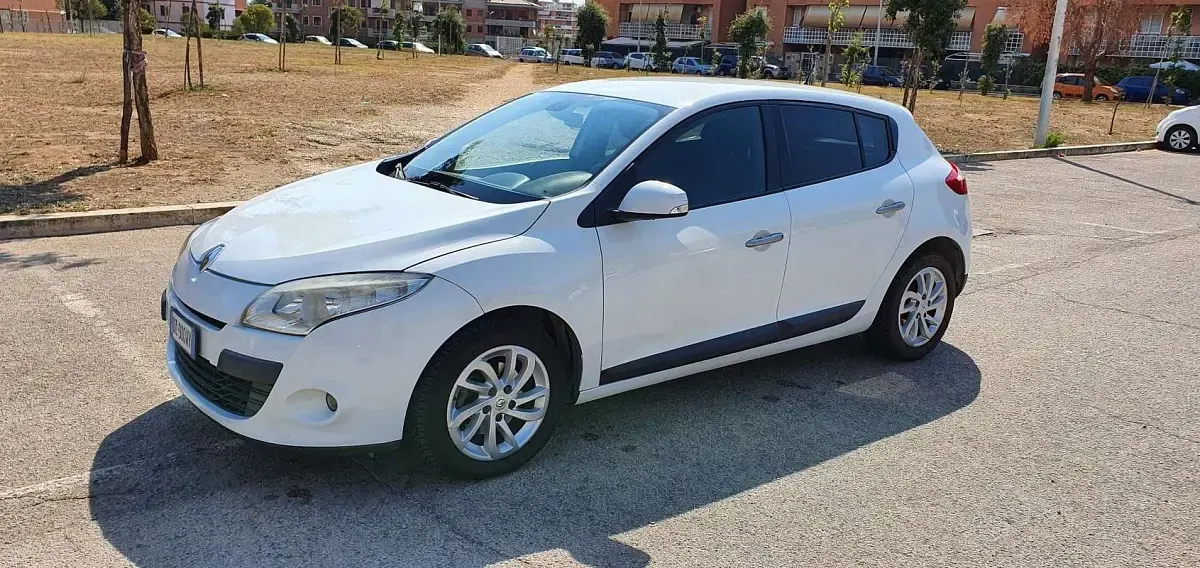 Usata Renault Mégane Dynamique 110 CV (80 kW) 2010 Berlina
