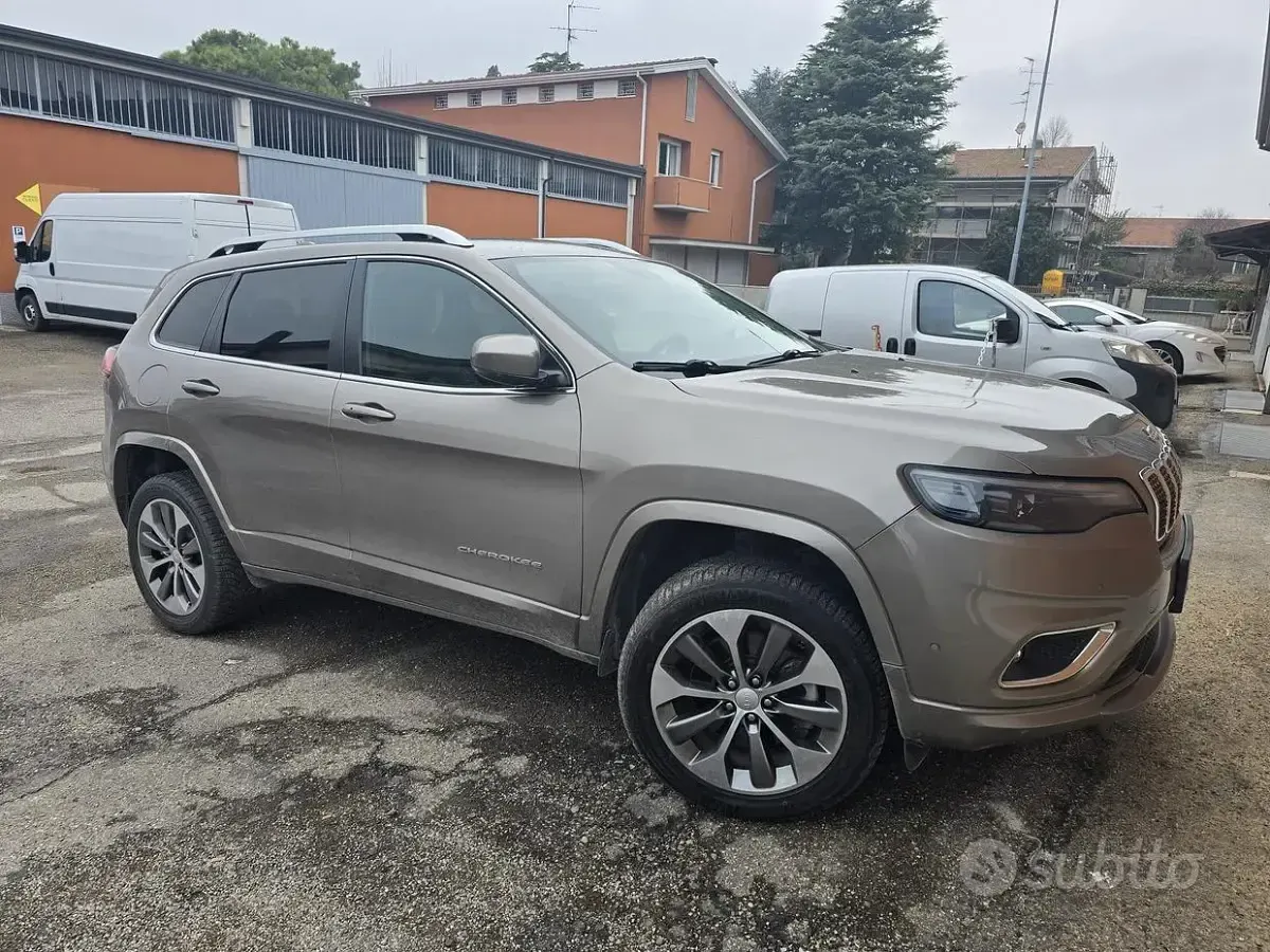 Usata Jeep Cherokee Overland 194 CV (142 kW) 2019 Grigio SUV