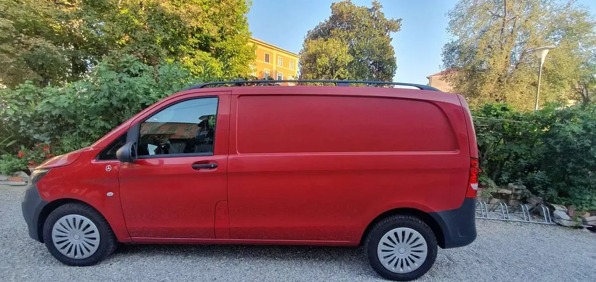 Usata Mercedes Vito 136 CV (100 kW) 2016 Rosso Furgone