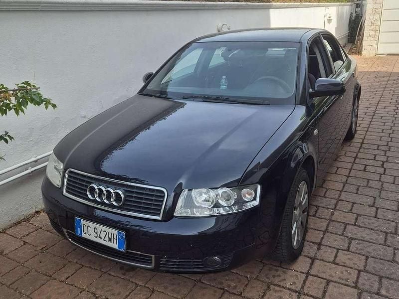 Usata Audi A4 101 CV (74 kW) 2002 Blu/azzurro Berlina