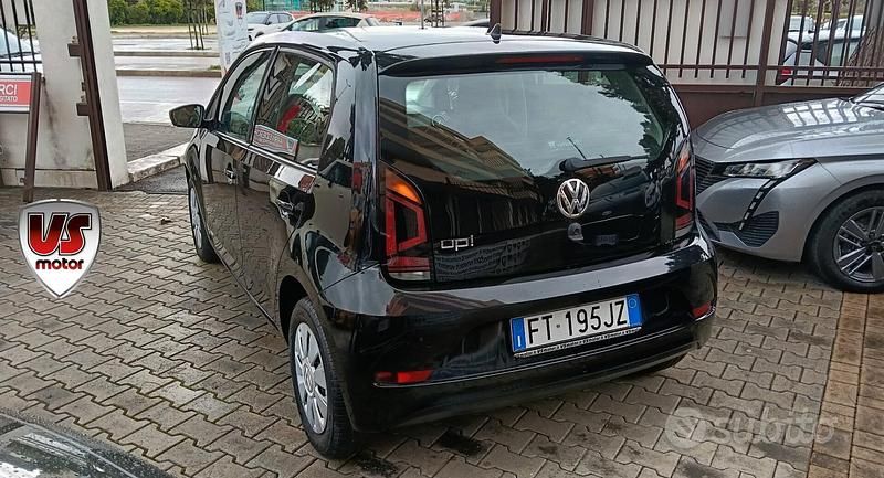 Usata VW up! move up! 60 CV (44 kW) 2018 Nero Utilitaria