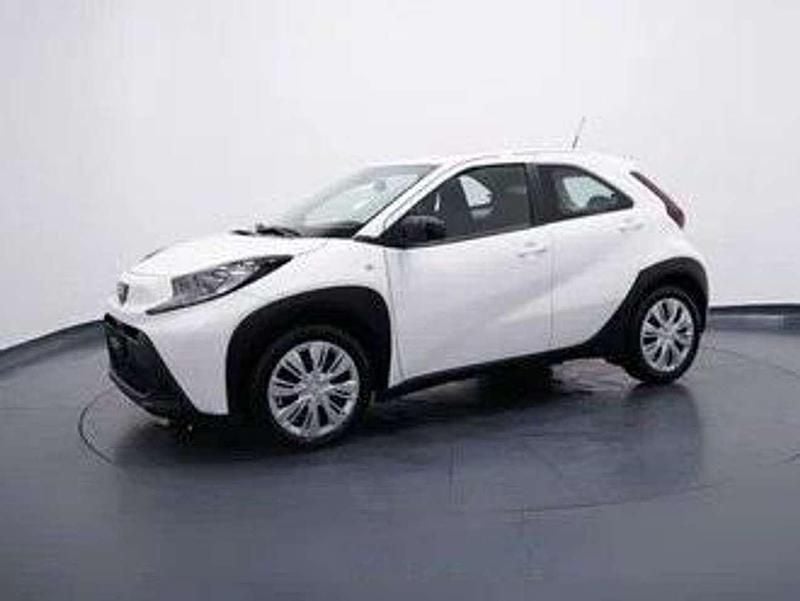 Nuova Toyota Aygo Active 72 CV (52 kW) 2025 Bianco Utilitaria
