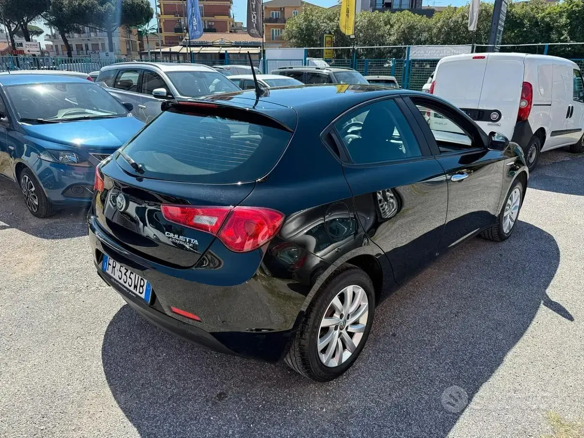 Begagnad Alfa Romeo Giulietta Super 120 HK (88 kW) 2018 Svart Halvkombi