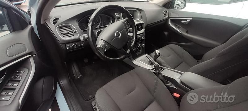 Grigio Usata 2017 Volvo V40 Tre volumi | 13.800 € (Buon prezzo) - Immagine 1/4