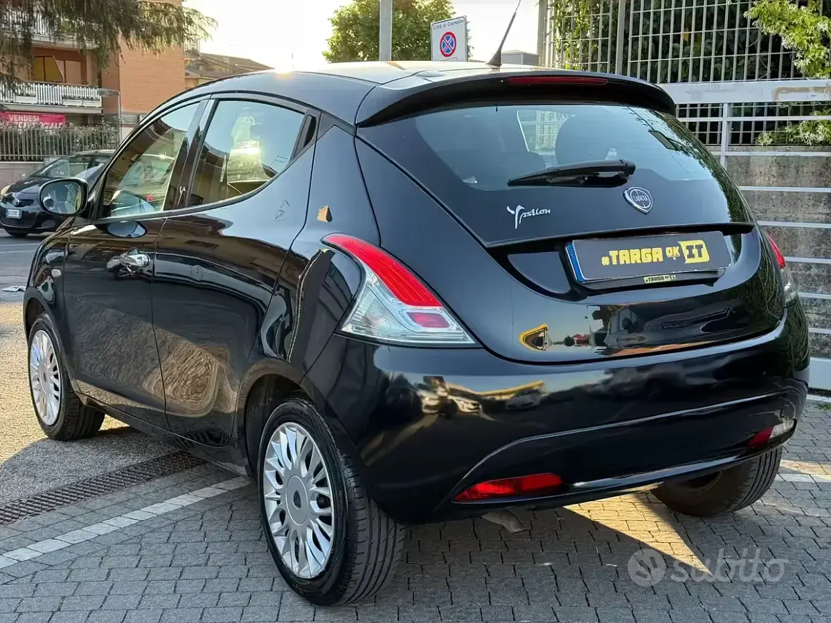 Usata Lancia Ypsilon Silver 69 CV (50 kW) 2016 Nero Utilitaria